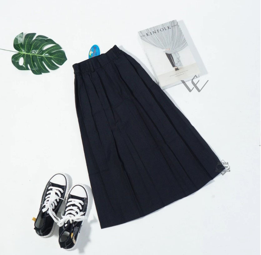 rok hitam rempel panjang